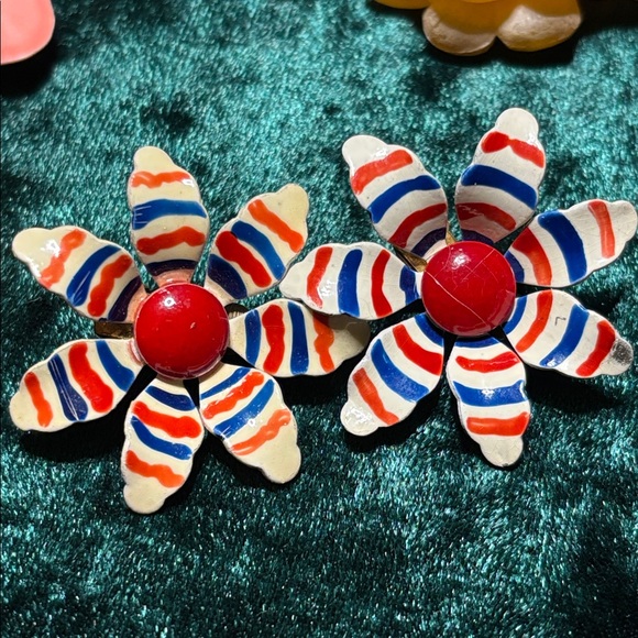 Bundle of 11 vintage flower brooches & earrings - Picture 7 of 14